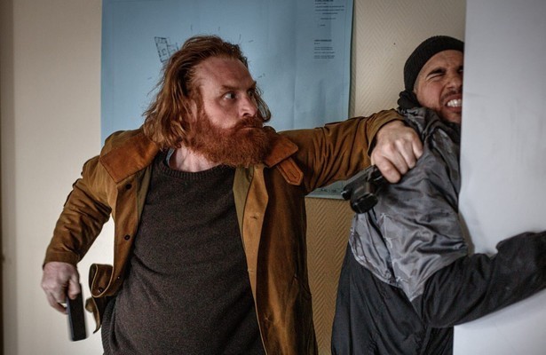 Kristofer Hivju als Steinar Hovland en Bruno Fuentes als Pedro in Beck