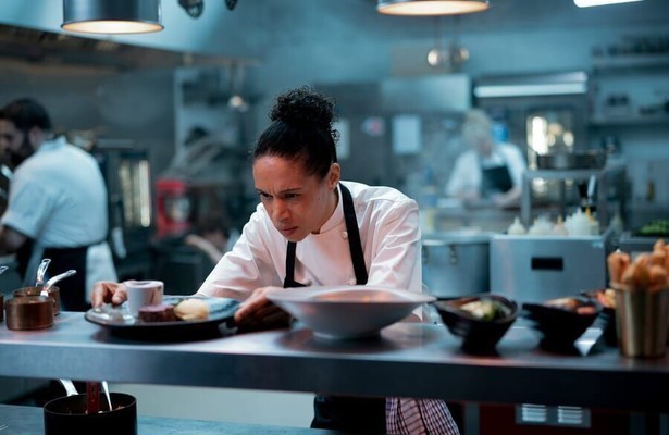 Vinette Robinson als Carly in Boiling Point