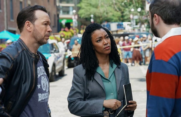 Donnie Wahlberg en Sonequa Martin-Green in Boston Blue