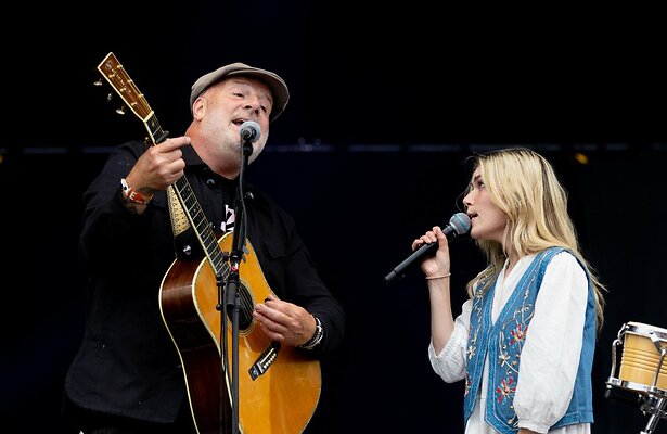Paskal Jakobsen en Hannah Mae op Concert at Sea