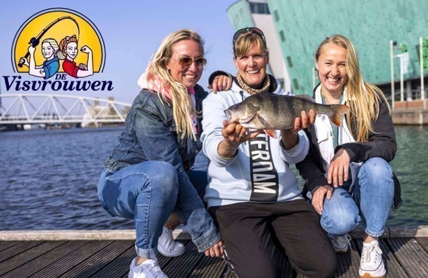 Paula Petiet en Nathalie van den Berg in De Visvrouwen