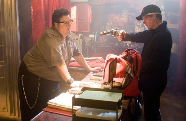 John Goodman als Bones Darley en Kevin Bacon als Nick Hume in Death Sentence