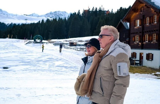 Janny van der Heijden en André van Duin voor Denkend aan Zwitserland