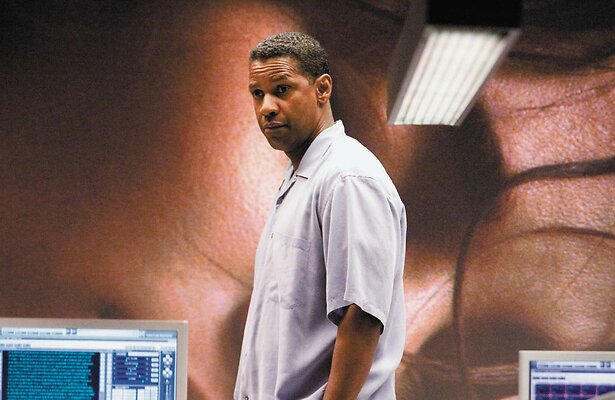 Denzel Washington als Doug Carlin in Deja Vu