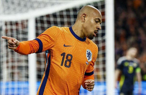 Voetballer Donyell Malen