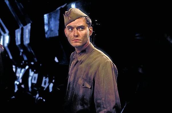 Jude Law schiet met scherp