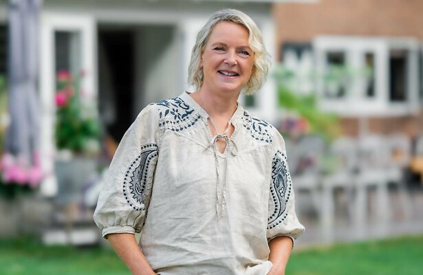 Erica Meiland onthult medisch nieuws in eerste aflevering.