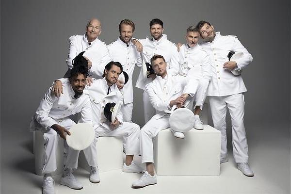 Strippen voor het goede doel: He-le-maal naakt