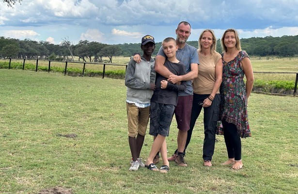 Floortje Dessing, Brent Stapelkamp en zijn familie voor Floortje naar het Einde van de Wereld