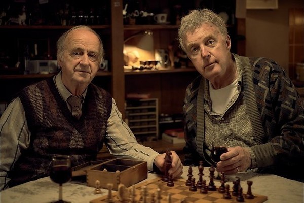 Druk met het wijnreisje in Het geheime dagboek van Hendrik Groen