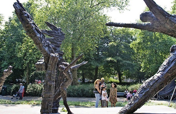 Herdenken zonder publiek en festival