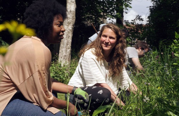 Mila en Iris uit Hoe Gaat Dat Bij Jullie Thuis?