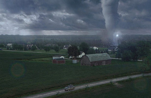 Still uit Into the Storm