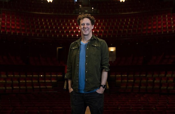 De TV van gisteren: Miljoenenpubliek lachend het jaar in met Jochem Myjer 