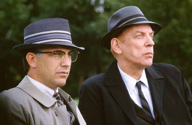 Kevin Costner en Donald Sutherland in JFK