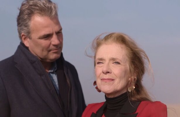 Arnie komt Laura halen