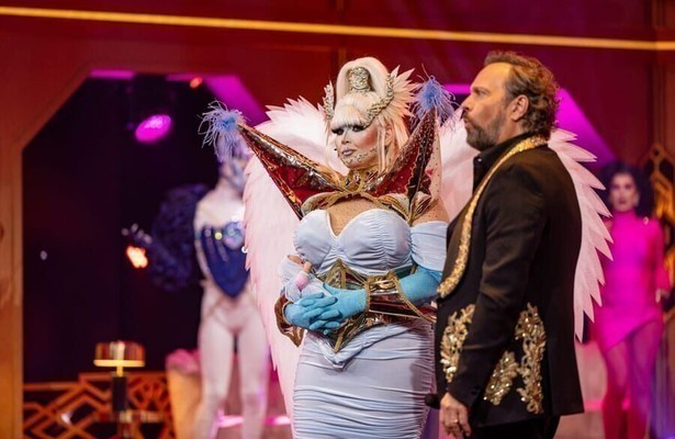 Angela de Jong als Ivana Say Something in Make Up Your Mind