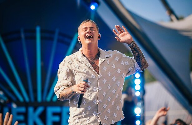 Mart Hoogkamer tijdens Muziekfeest op het Plein