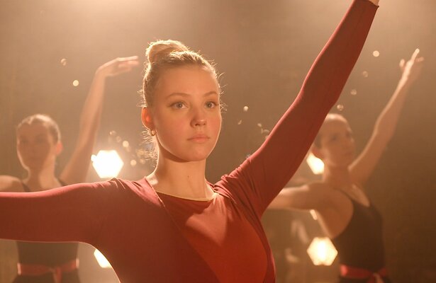 Noa Jacobus als Nola in GTST