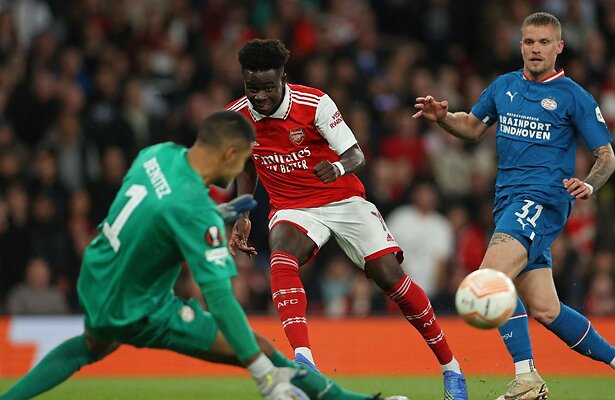Middenvelder Bukayo Saka (Arsenal) & keeper Walter Benitez (PSV)