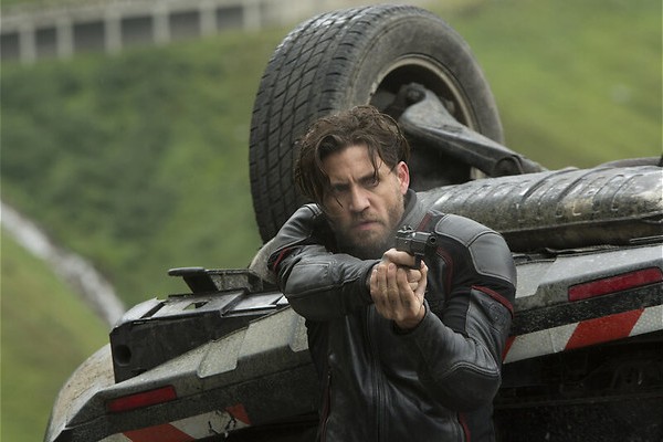 Is Luke Bracey de nieuwe Keane Reeves?