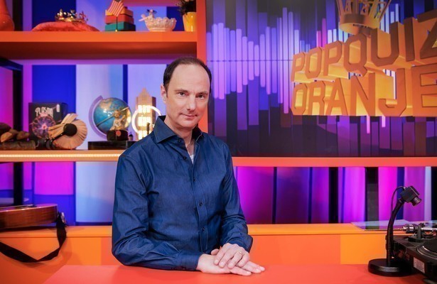 Thomas van Luyn voor Popquiz Oranje