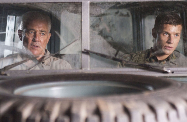 Patrick Lyster en Chad Michael Collins in Sniper: Reloaded