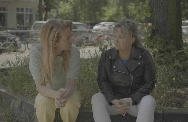 Jetske van den Elsen en Marina in Spoorloos