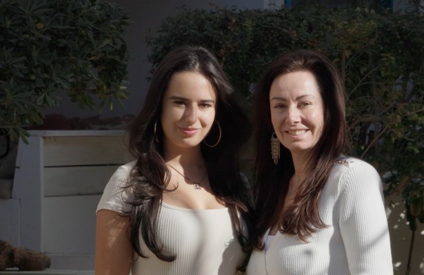 Claudia en Aaliyah in Steenrijk, Straatarm