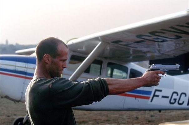 Jason Statham vervoert duistere pakketjes