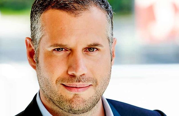 Derde kind voor presentator Tijl Beckand