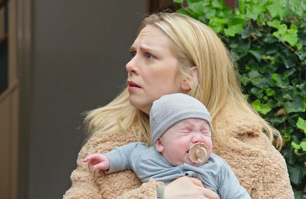 Beeld met actrice Jelka van Houten uit seizoen 1 van Tropenjaren.