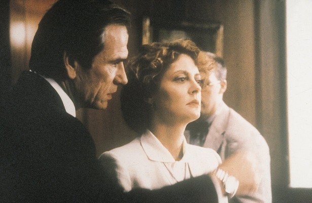 Tommy Lee Jones en Susan Sarandon in The Client