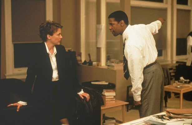 Annette Bening en Denzel Washington in The Siege