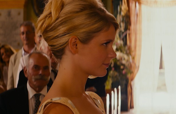 Hannah Arterton in Walking on Sunshine