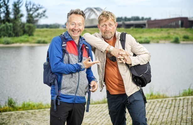 Harm Edens en Joris Linssen lopen door Nijmegen