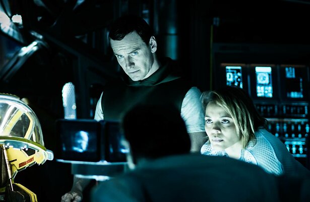 Michael Fassbender en Carmen Ejogo in Alien: Covenant