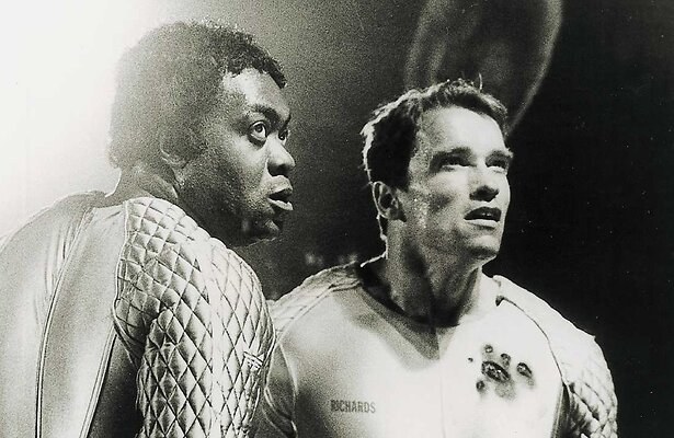 Arnold Schwarzenegger en Yaphet Kotto in The Running Man