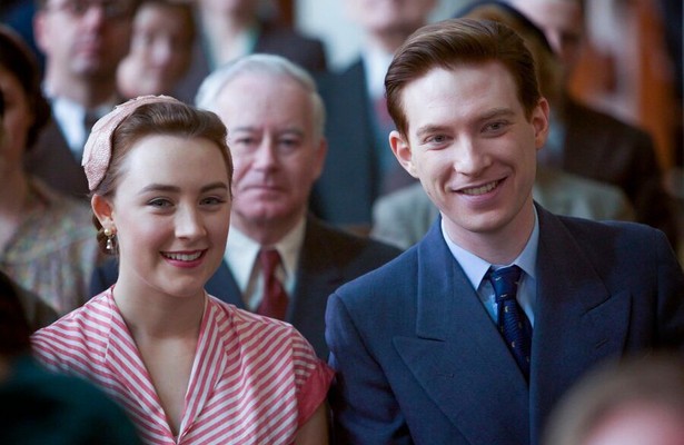 Saoirse Ronan en Domhnall Gleeson in Brooklyn