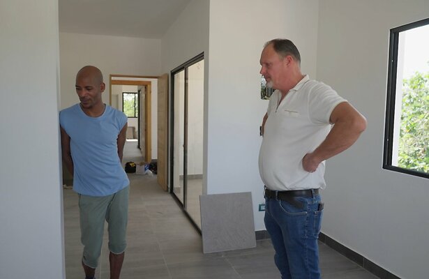 Carlo en Lesley in Het Roer Om