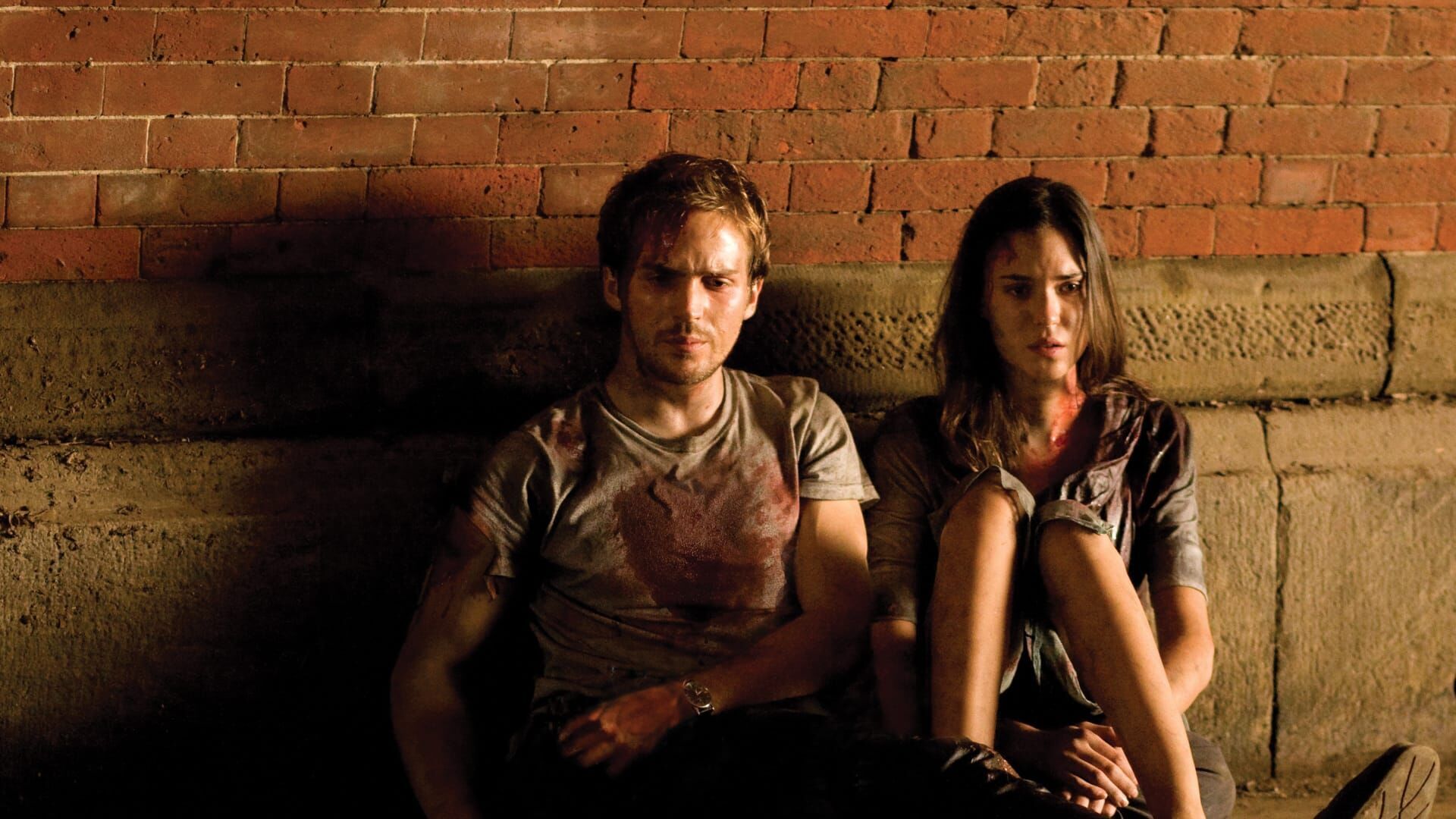 Michael Stahl-David vlucht voor het buitenaards monster in Cloverfield