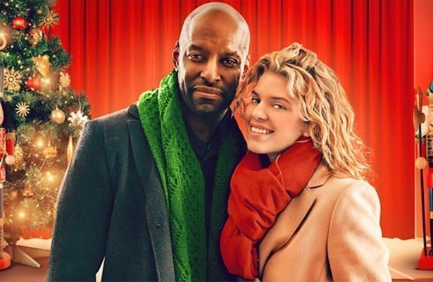 Colin Lawrence en AnnaLynne McCord in Dancing Through Christmas
