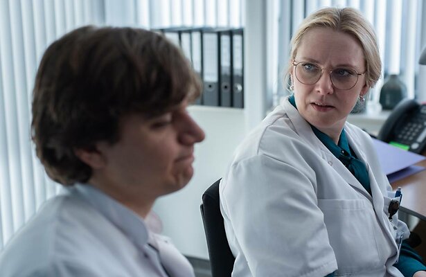 Chris Peters en Jelka van Houten in De Poli