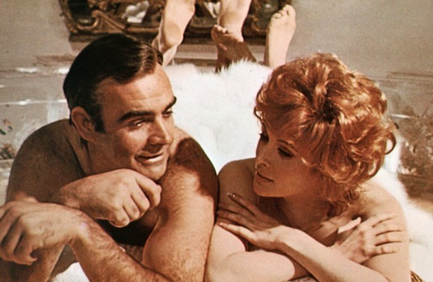 Sean Connery en Jill St. John in Diamonds Are Forever