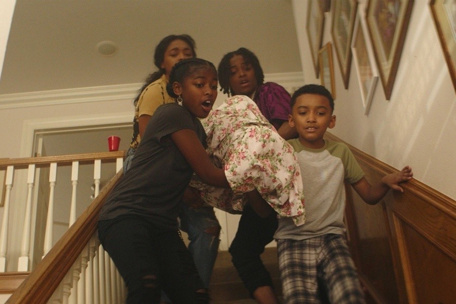 Don't Tell Mom the Babysitter's Dead