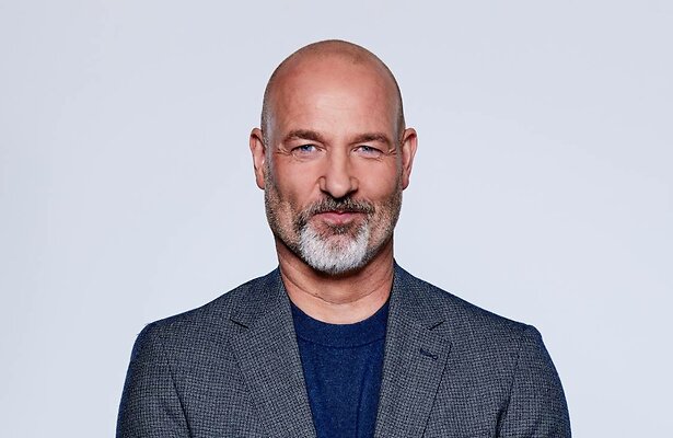 Eddy Zoey presenteert oa RTL Boulevard.