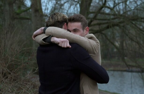 Tortelduifjes Marvin en Ferdi uit seizoen 1 van Prince Charming vieren de liefde.