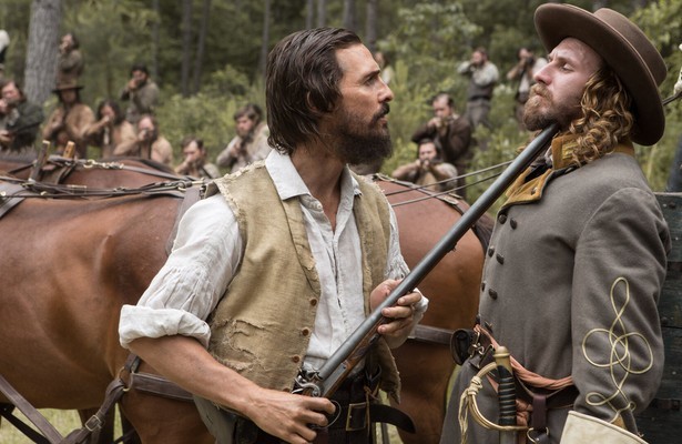 Matthew McConaughey en Bill Tangradi in Free State of Jones