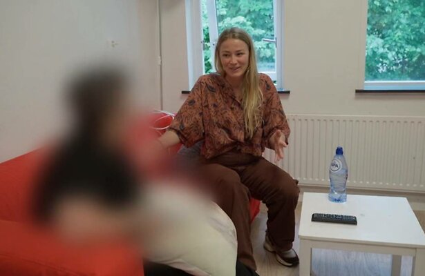 Geraldine in gesprek met Merym.