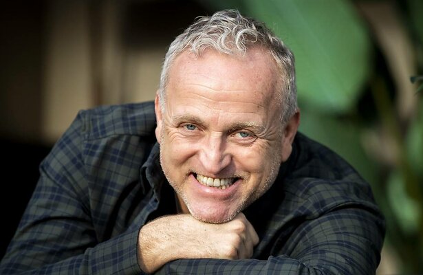 Zanger en presentator Gordon kampte met tumor in zijn oor.